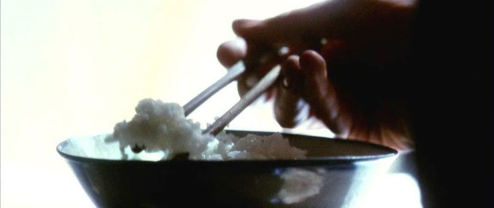 Но самым трудным упражнением было поедание риса китайскими палочками.